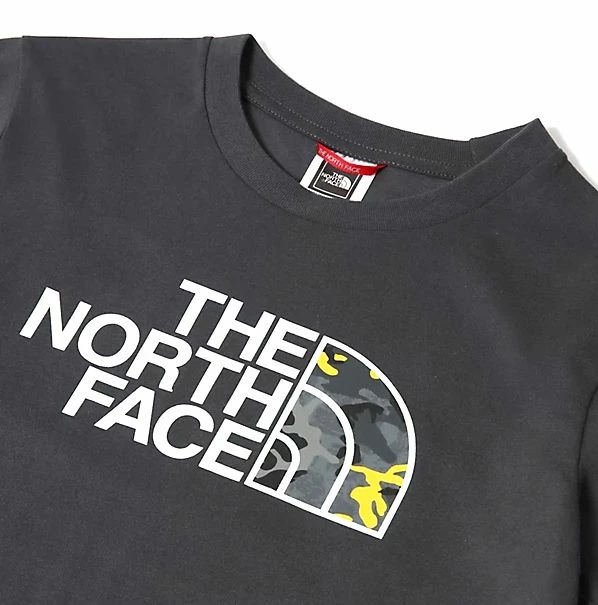 The North Face T-Shirt Easy Tee Junior Asphalt Grey/Summit Gold Camo Print 3 The North Face T-Shirt Easy Tee Junior Asphalt Grey/Summit Gold Camo Print